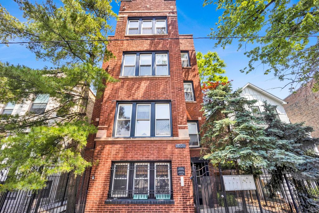 3226 W Potomac Avenue 1R, Chicago, IL 60651