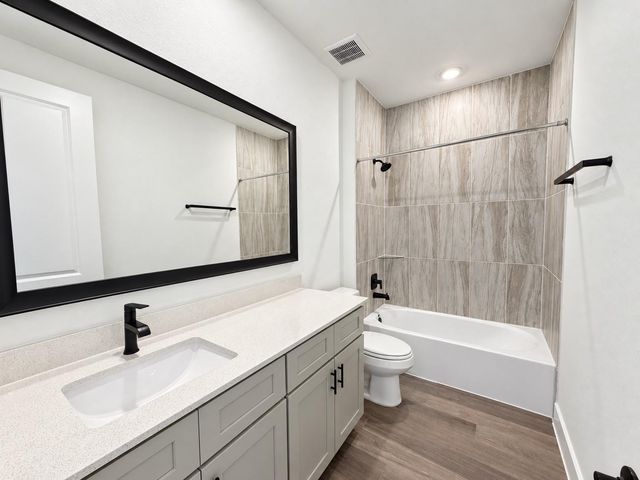 3411 Summercrisp Hollow Lane, Pearland, TX 77581