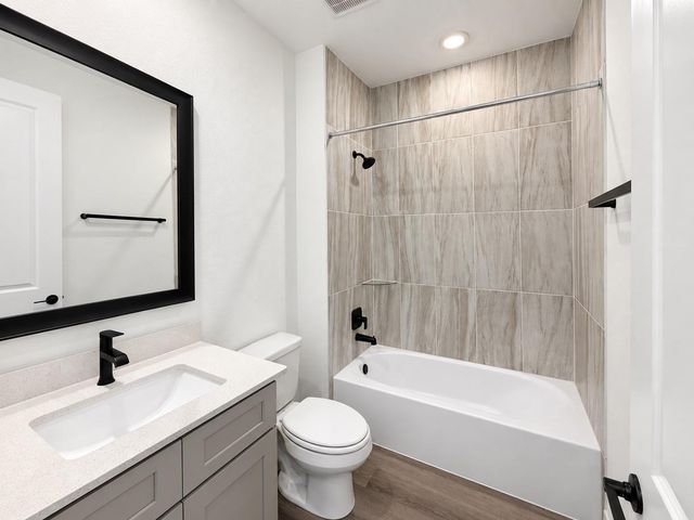 3411 Summercrisp Hollow Lane, Pearland, TX 77581