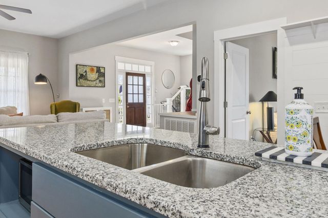 803 S Highland Park Avenue, Chattanooga, TN 37404