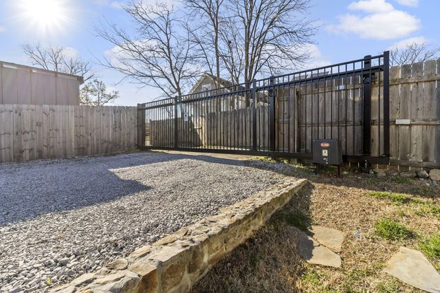 803 S Highland Park Avenue, Chattanooga, TN 37404