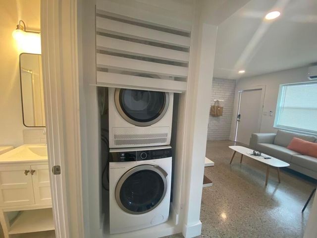 304 SE 3rd Street, Delray Beach, FL 33483