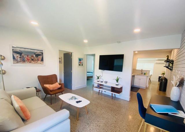 304 SE 3rd Street, Delray Beach, FL 33483