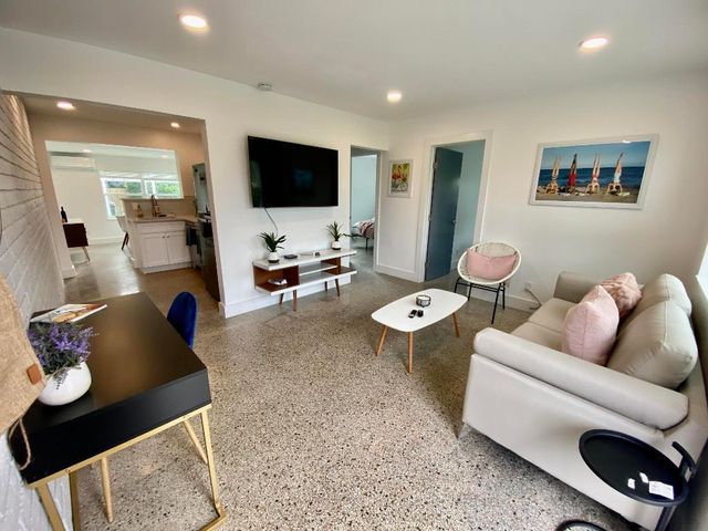 304 SE 3rd Street, Delray Beach, FL 33483