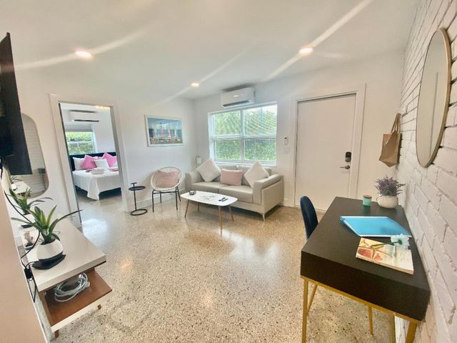 304 SE 3rd Street, Delray Beach, FL 33483