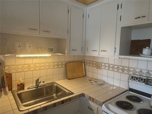 851 Atlantic Shores Blvd 219, Hallandale Beach, FL 33009