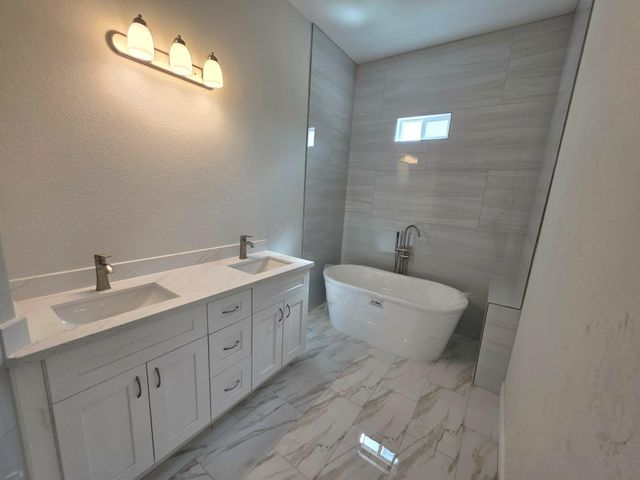 26652 White Pine Drive, Hempstead, TX 77445