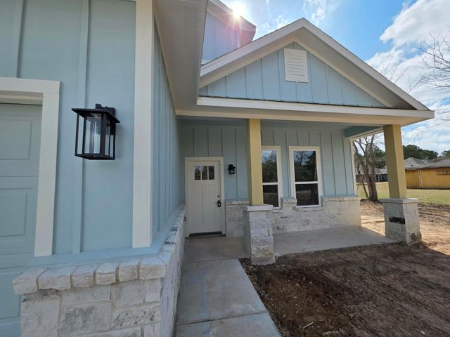 26652 White Pine Drive, Hempstead, TX 77445