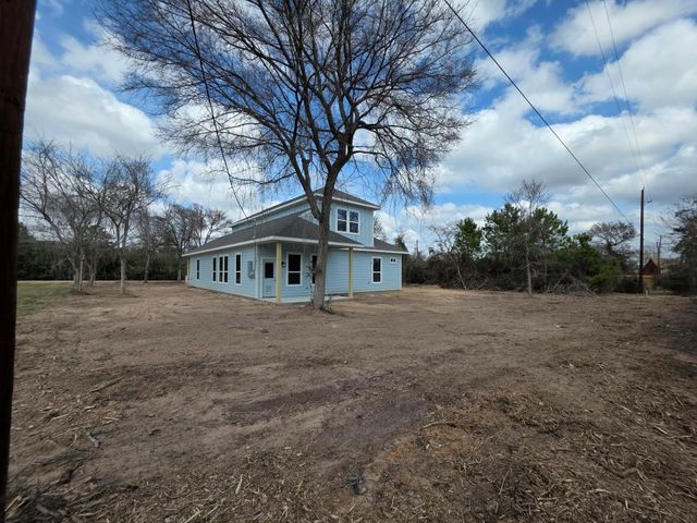 26652 White Pine Drive, Hempstead, TX 77445