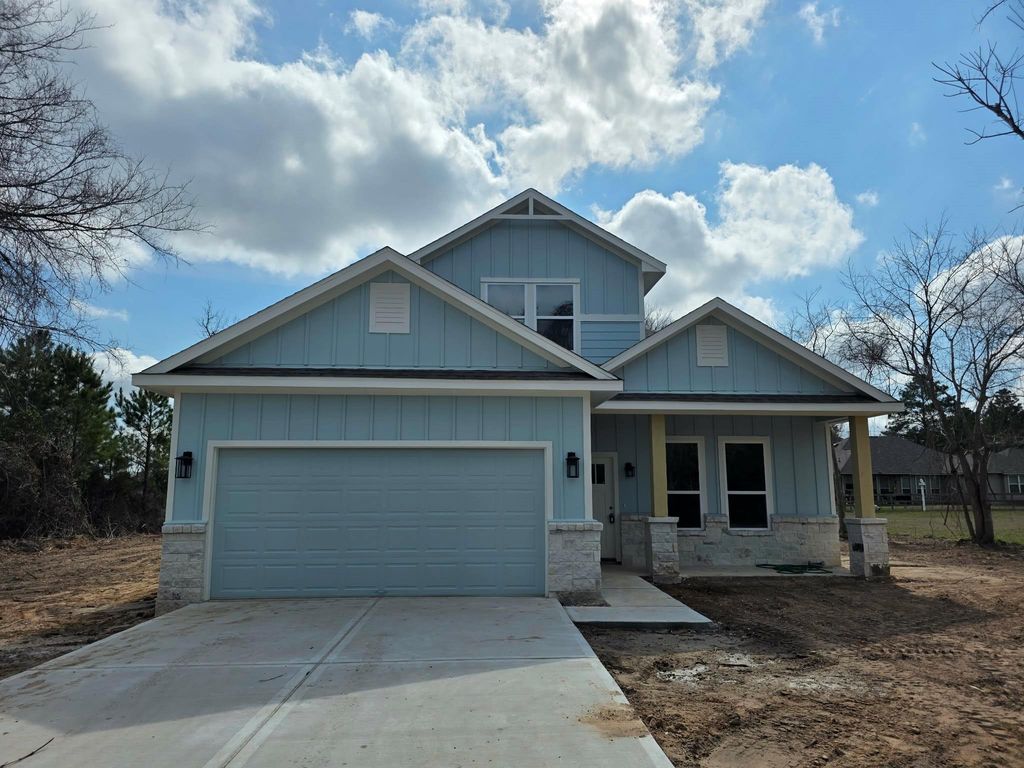 26652 White Pine Drive, Hempstead, TX 77445