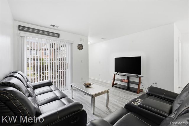 20656 Dunham Road, Clinton Township, MI 48038