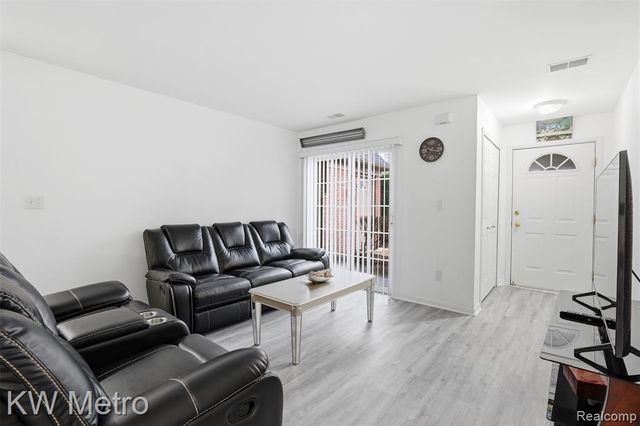 20656 Dunham Road, Clinton Township, MI 48038