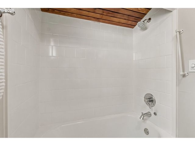 8501 Sw 7TH Ave, Portland, OR 97219