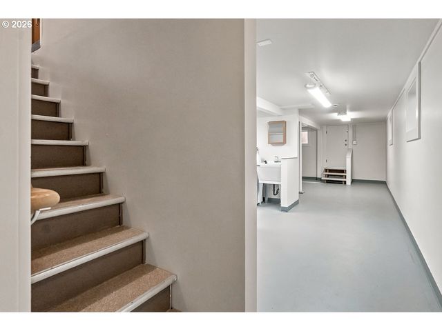 8501 Sw 7TH Ave, Portland, OR 97219