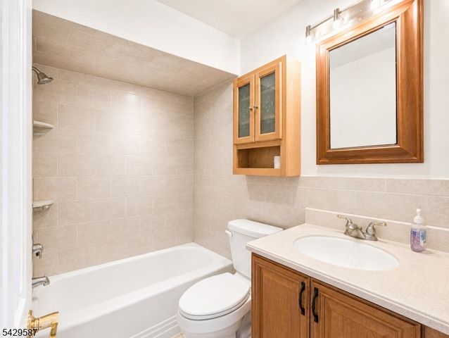 107 Madison Ave, Dunellen Boro, NJ 08812