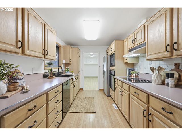 12670 Nw FILBERT St, Portland, OR 97229