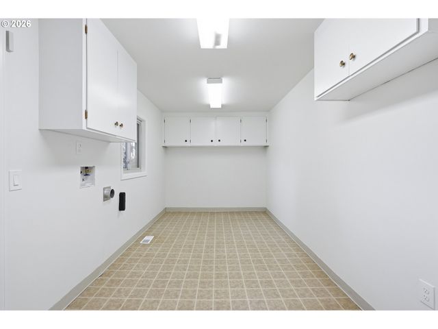 12670 Nw FILBERT St, Portland, OR 97229