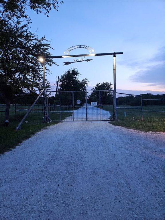 1301 Private Road 2120, Meridian, TX 76665