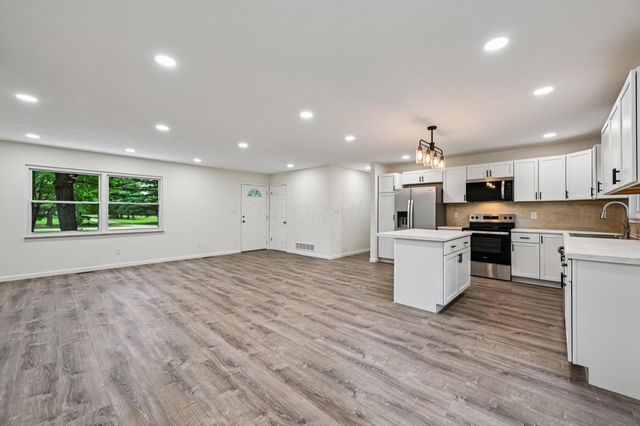 12419 Roesta Lane NW, Baltimore, OH 43105