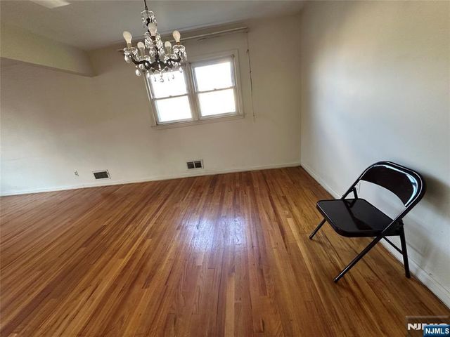 533 Sollas Court, Lyndhurst, NJ 07071