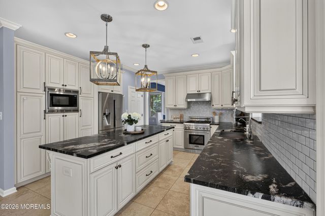 204 Independence Way, Morganville, NJ 07751