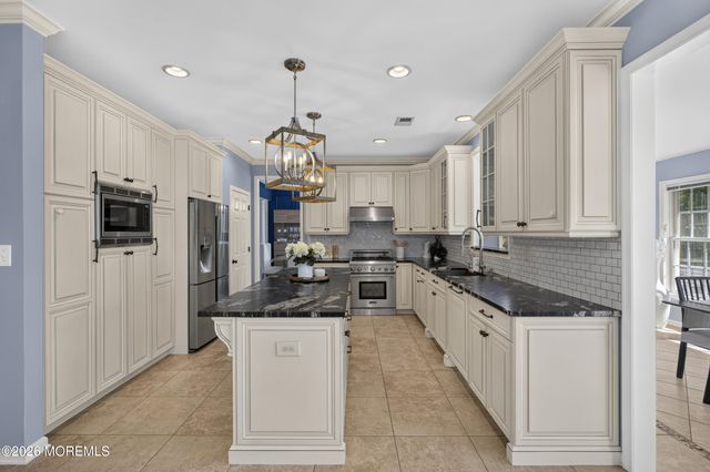 204 Independence Way, Morganville, NJ 07751