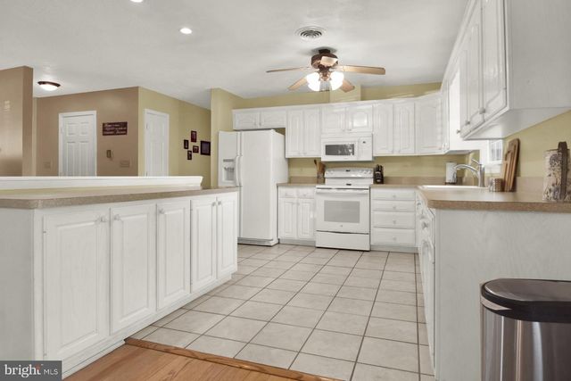 2916 ADAMS DR, Chambersburg, PA 17201