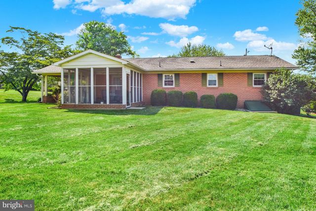 2916 ADAMS DR, Chambersburg, PA 17201