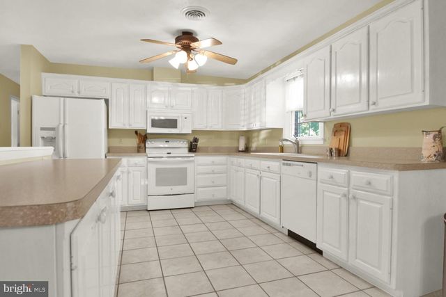 2916 ADAMS DR, Chambersburg, PA 17201