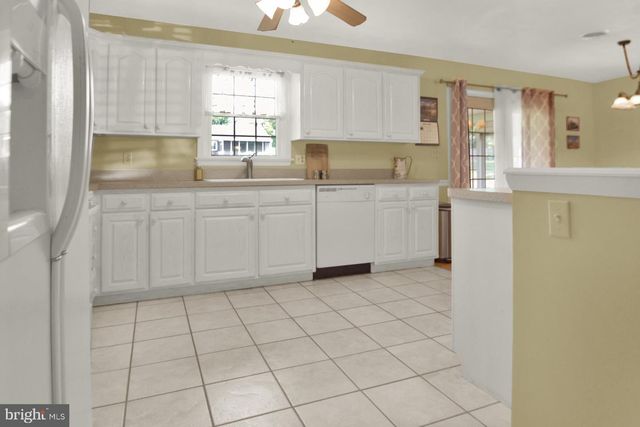 2916 ADAMS DR, Chambersburg, PA 17201