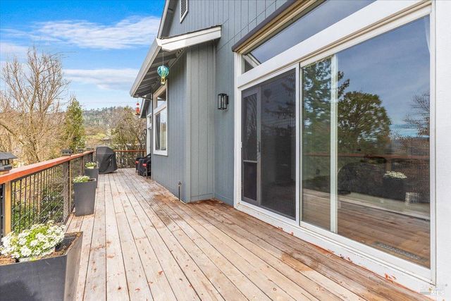 5739 Owls Nest Dr, Santa Rosa, CA 95409