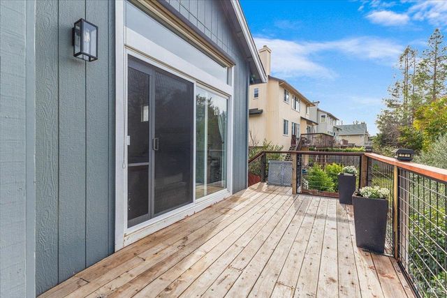 5739 Owls Nest Dr, Santa Rosa, CA 95409