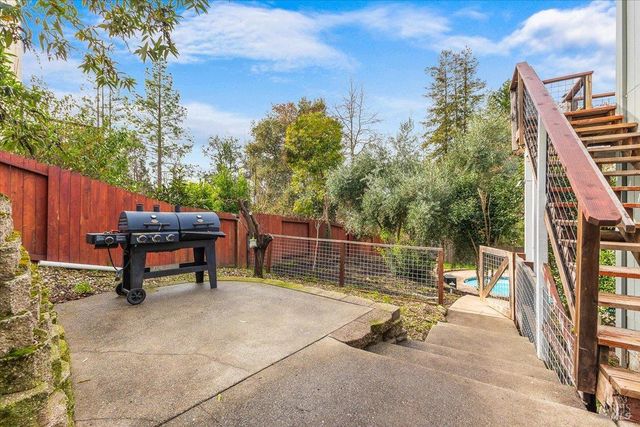 5739 Owls Nest Dr, Santa Rosa, CA 95409