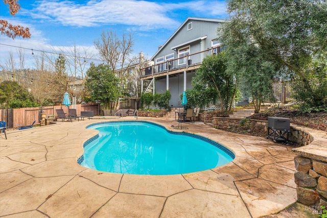 5739 Owls Nest Dr, Santa Rosa, CA 95409