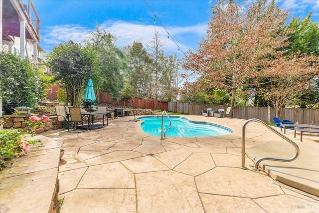 5739 Owls Nest Dr, Santa Rosa, CA 95409