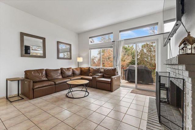 5739 Owls Nest Dr, Santa Rosa, CA 95409