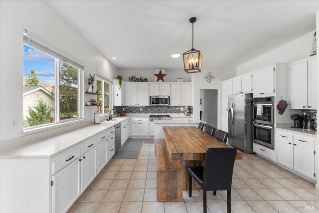 5739 Owls Nest Dr, Santa Rosa, CA 95409