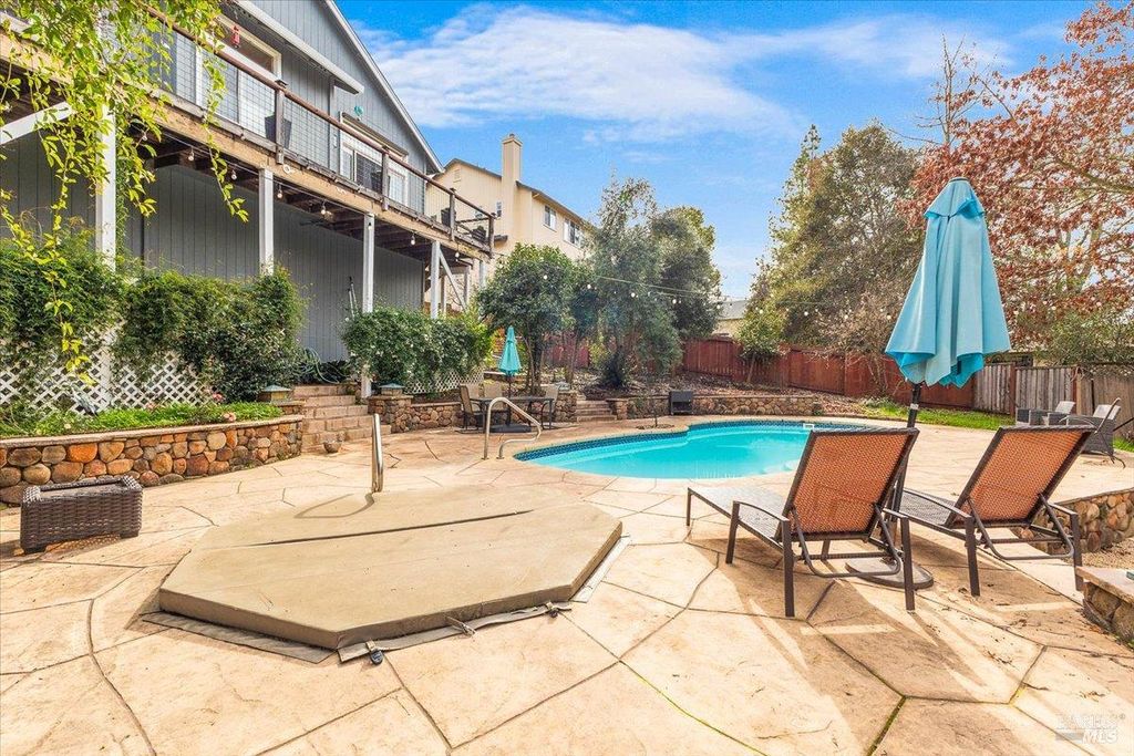 5739 Owls Nest Dr, Santa Rosa, CA 95409