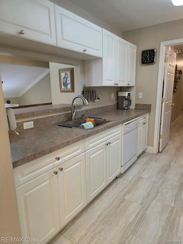 3391 Tremonte Circle S Suite 100, Oakland Charter Township, MI 48306