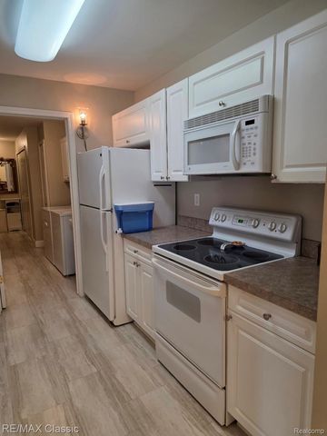 3391 Tremonte Circle S Suite 100, Oakland Charter Township, MI 48306