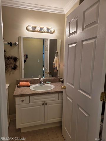 3391 Tremonte Circle S Suite 100, Oakland Charter Township, MI 48306