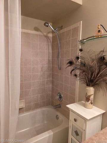 3391 Tremonte Circle S Suite 100, Oakland Charter Township, MI 48306