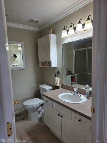 3391 Tremonte Circle S Suite 100, Oakland Charter Township, MI 48306