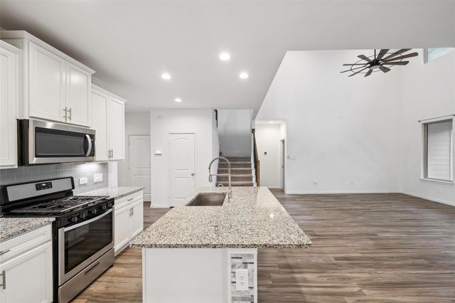 934 Youth Water Road, Montgomery, TX 77316