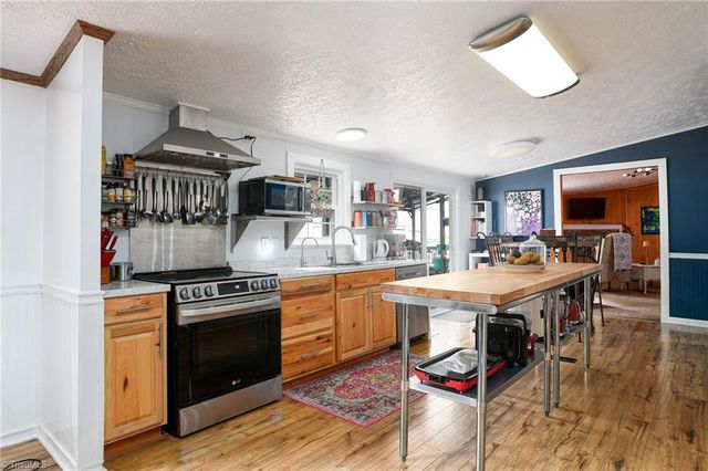 1007 High Rock Shores Drive, Lexington, NC 27292