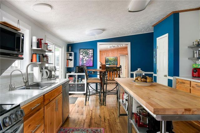 1007 High Rock Shores Drive, Lexington, NC 27292