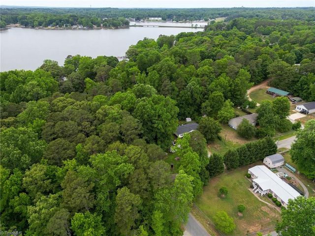1007 High Rock Shores Drive, Lexington, NC 27292