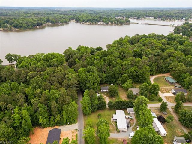 1007 High Rock Shores Drive, Lexington, NC 27292