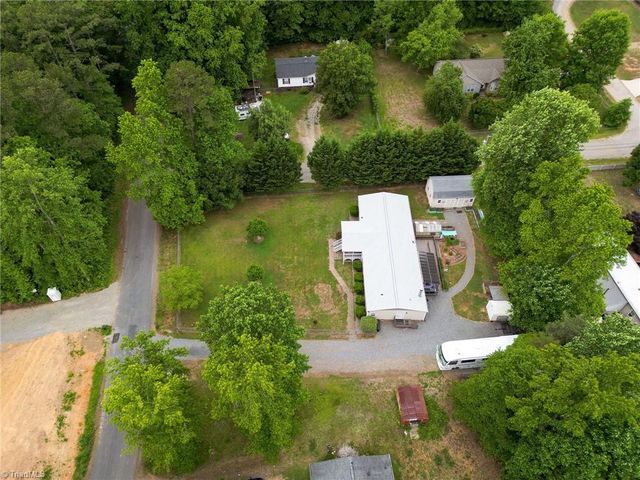 1007 High Rock Shores Drive, Lexington, NC 27292