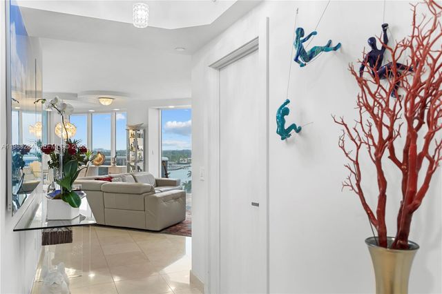 4775 Collins Ave 1007, Miami Beach, FL 33140